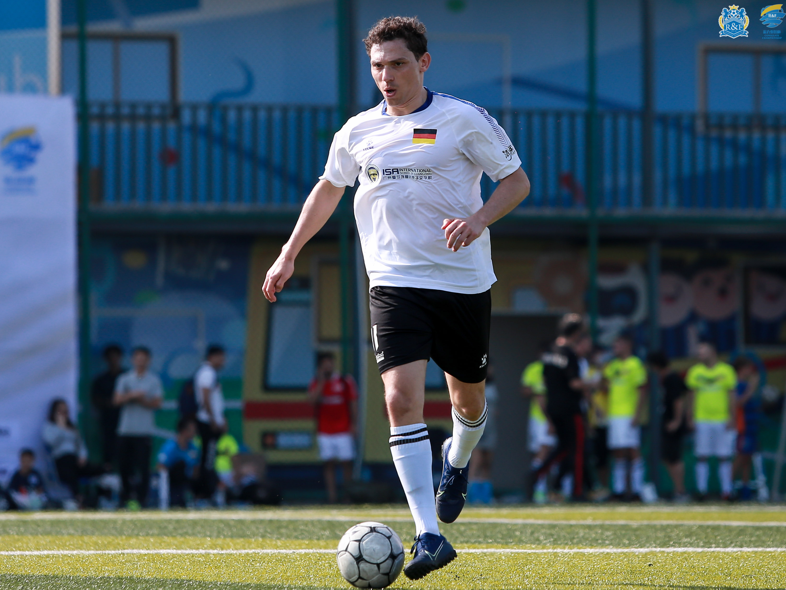 好博体育-国际比赛日突围战来临，尼斯围绕欧篮联复出首秀，态度坚定，控场能力受关注(足球小将欧洲争霸战)