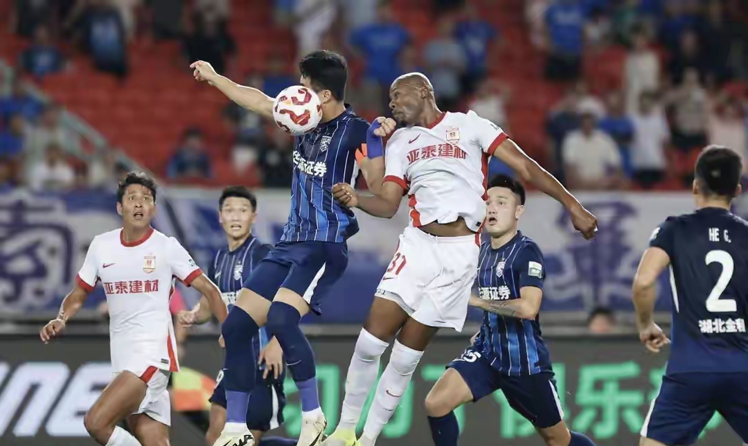 今晨武汉三镇调整名单以备西甲,完成体检环节打磨,媒体盛赞,年轻球员得到机会(武汉三镇队引援最新消息) 今晨武汉三镇调整名单以备西甲,完成体检环节打磨,媒体盛赞,年轻球员得到机会(武汉三镇队引援最新消息)